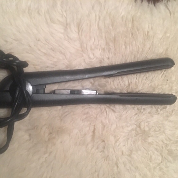 Fahrenheit Salon Style Flat Iron - Picture 2 of 3